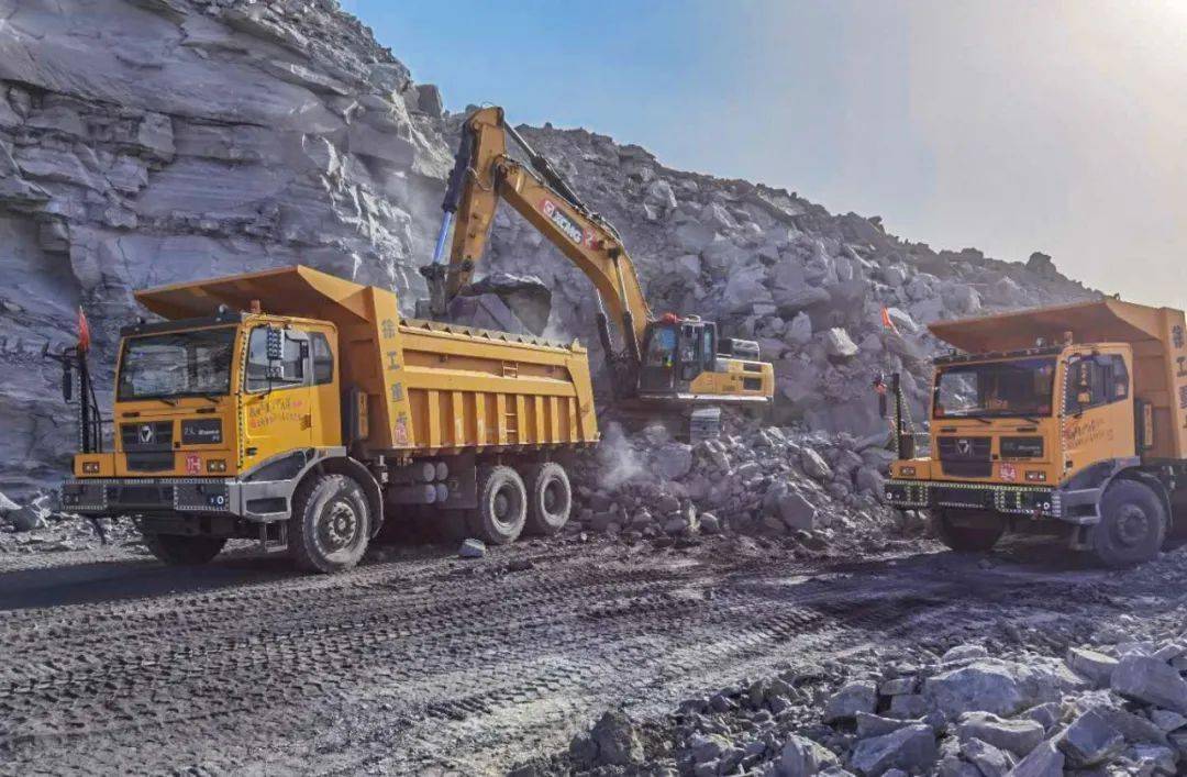 百車(chē)軍團(tuán)戰(zhàn)蒙西！徐工XG90引領(lǐng)礦山開(kāi)采新紀(jì)元